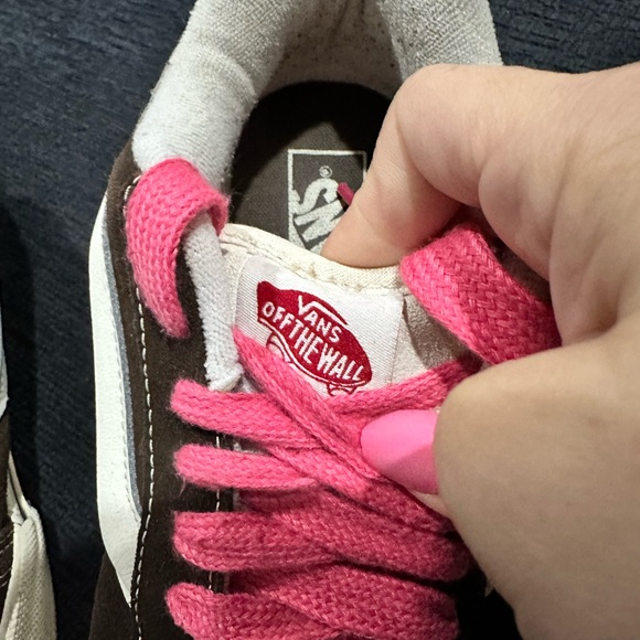 Vans Brown Sneakers with Pink Laces - Picture 2 of 8
